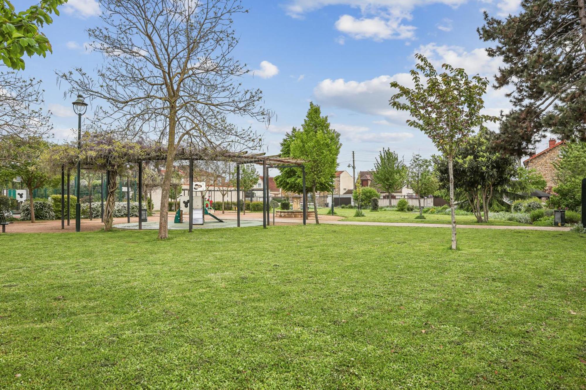 Comfortable Studio Dowtown Corbeil-Essonnes Exterior foto